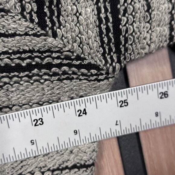 Chalet et Cici Sweater Medium Women Gray Pull On Textured Boucle Knit Round Neck - Picture 3 of 8